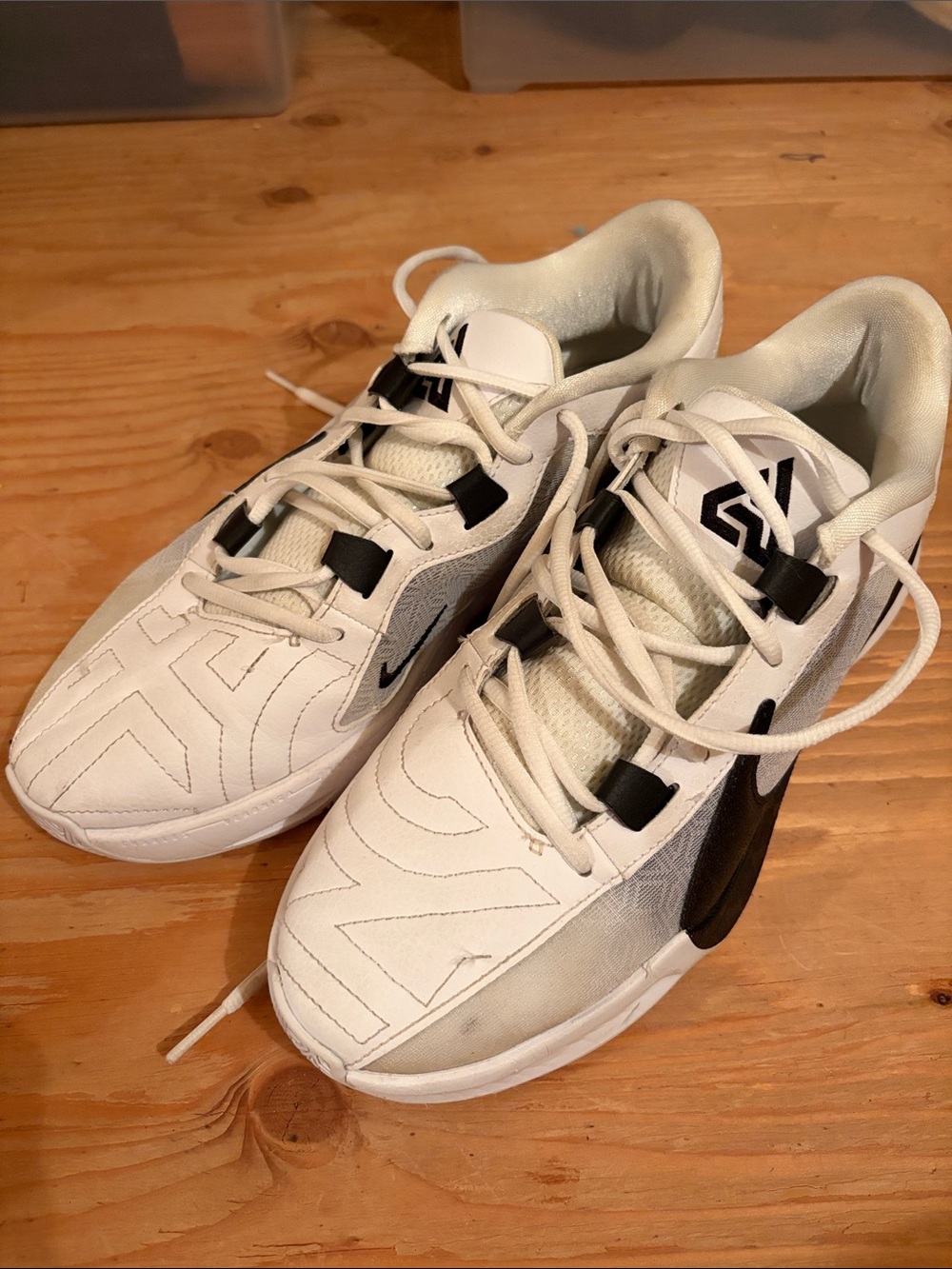 Nike Men's White and Black Basketball Sneakers